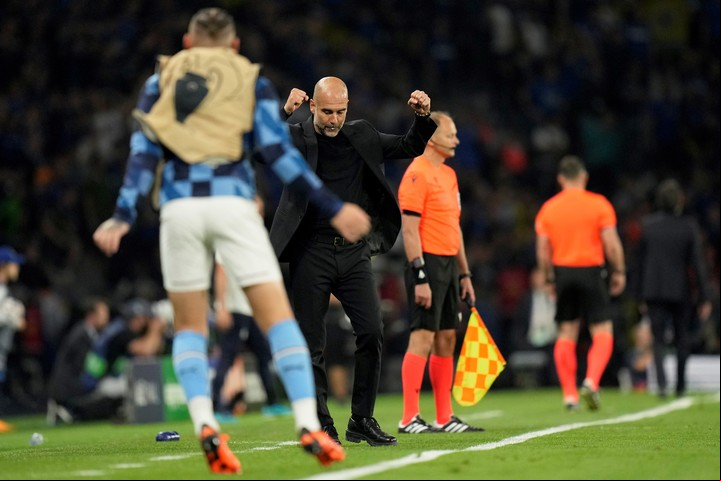El pitazo final y el desahogo de un City campeón por primera vez. Foto AP Photo/Francisco Seco