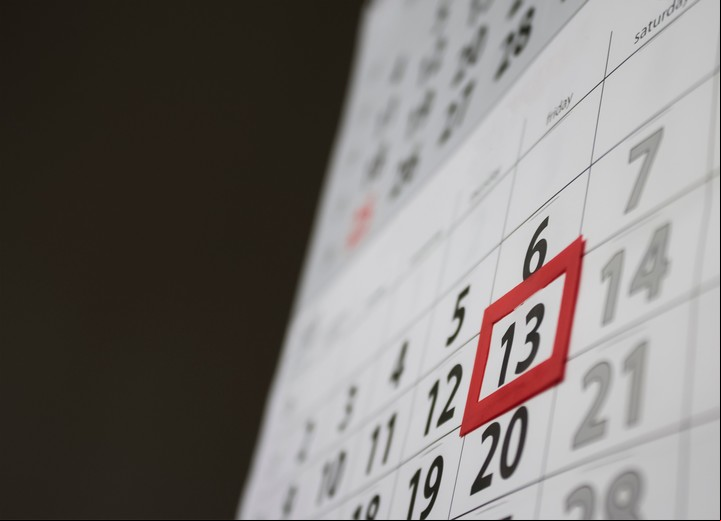 La numeróloga nos invita a desestigmatizar esta combinación de martes con la frecuencia numérica del 13 (Foto: ilustración Shutterstock)