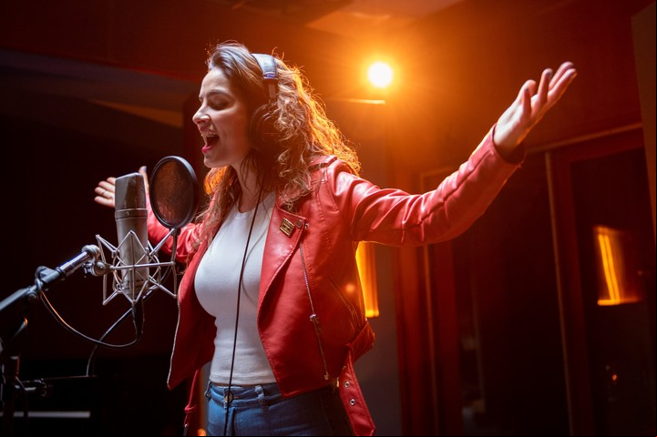 La colombiana "Te la dedico" combina romance y música, en clave juvenil.