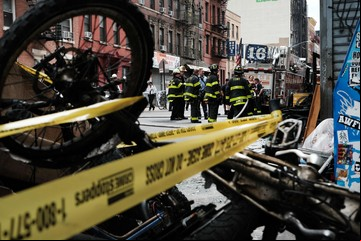 Incendios mortales y alarma en Nueva York: el auge de los monopatines eléctricos muestra su lado B