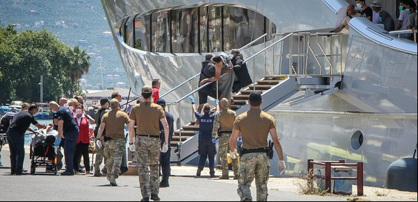 Un superyate salvó a 100 inmigrantes arrojados al mar