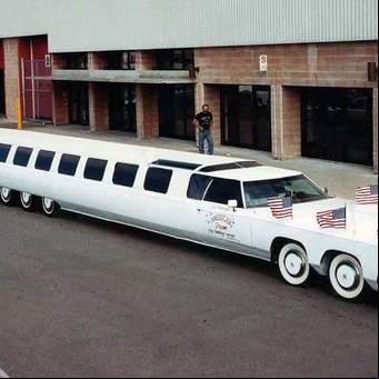 Del Batimóvil a la súper limusina de 30 metros: el genio detrás de los autos más extravagantes del mundo