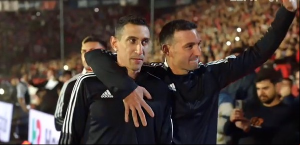 La despedida de Maxi Rodríguez: Di María, el abrazo de Scaloni y la reacción de los hinchas de Newell's al recibir a un ex Central