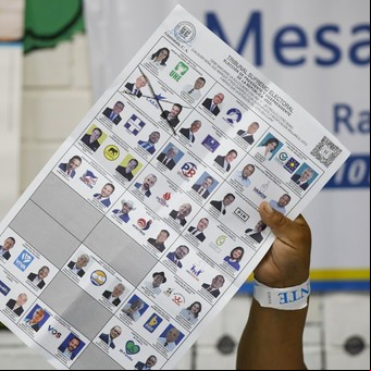 Elecciones presidenciales en Guatemala: dos candidatos socialdemócratas pasan al balotaje