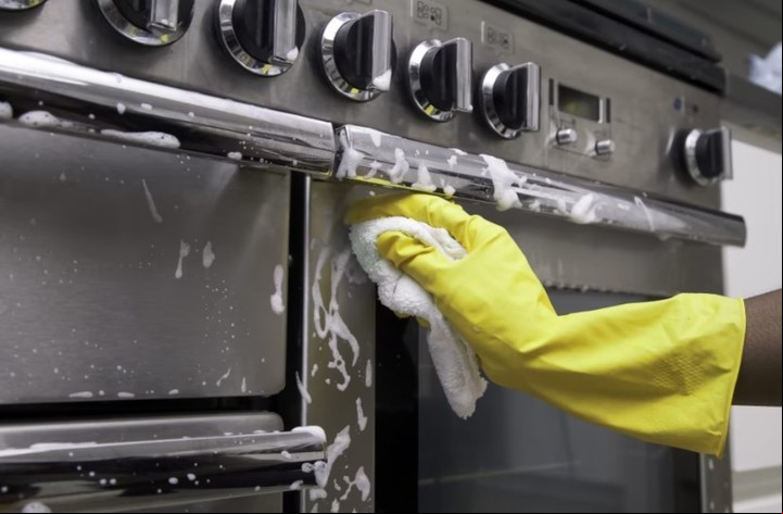 Claves para limpiar bien el horno con vinagre y bicarbonato. Foto ilustrativa