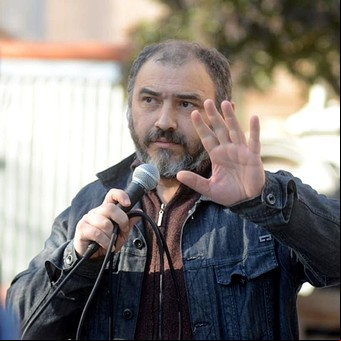 El fletero que sólo terminó la primaria y pelea por la educación de los chicos de Bahía Blanca