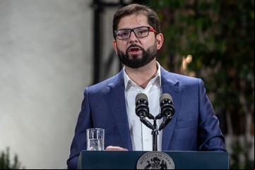 Chile: Gabriel Boric se distancia de Brasil y Argentina y condena la proscripción de la líder opositora de Venezuela