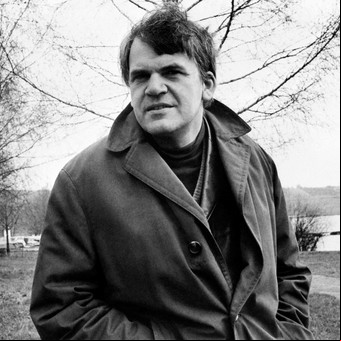 10 citas de Milan Kundera sobre la existencia y la libertad que te harán reflexionar