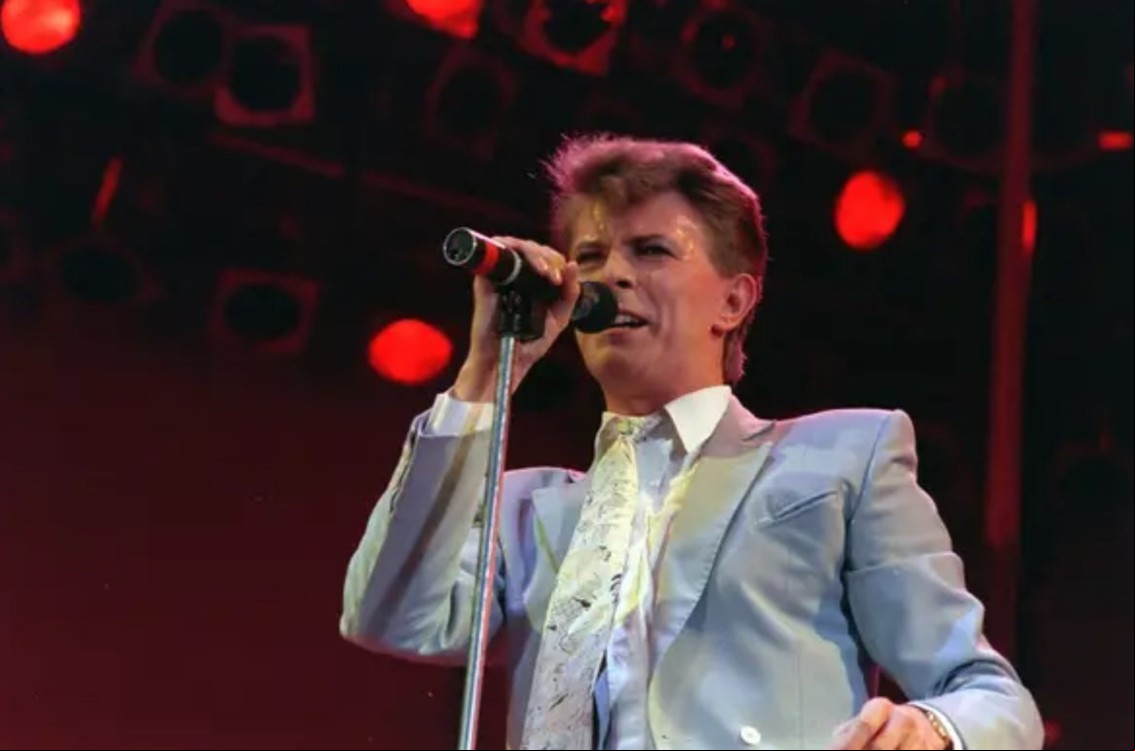 El perfume favorito de David Bowie es refinado y distinguido: qué notas enamoraron al camaleón de la música