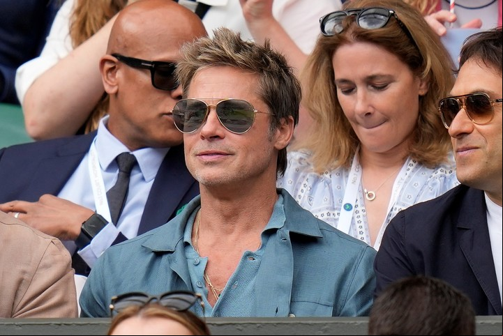 Brad Pitt, en 2023 como espectador en Wimbledon. Foto: AP