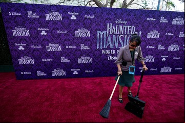 Por la huelga, el estreno en Disney de La mansión embrujada no tuvo a ninguna estrella en la alfombra roja