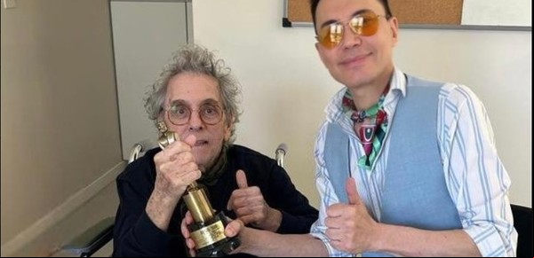 Antonio Gasalla recibió la estatuilla tras su homenaje en los Martín Fierro