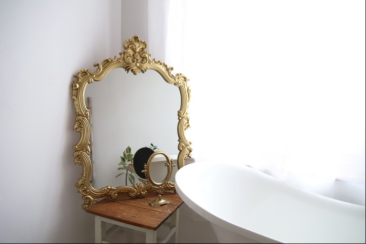 Para el Feng Shui, los espejos son potenciadores de aquello que reflejan. (Foto: ilustración Shutterstock)