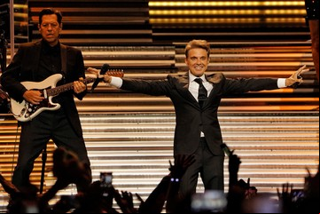 Luis Miguel volverá en marzo para cantar en un estadio, contento con la repercusión de sus shows