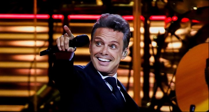 Luis Miguel durante un recital en el Movistar Arena, de Buenos Aires, donde inició su gira. Foto: Reuters