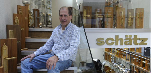 Schätz, la familia que exporta grifería  y que empezó en un patio con un torno