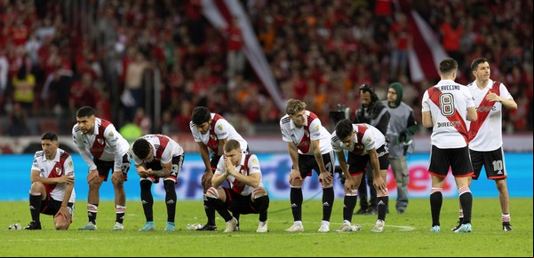 River, eliminado de la Libertadores: volvió a sufrir lejos del Monumental e Inter lo sacó por penales en Brasil