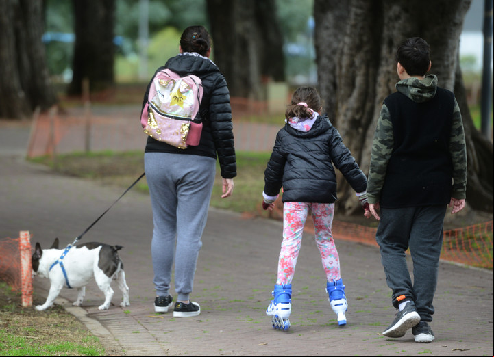 El descenso de la tasa de fecundidad contrasta con el crecimiento del fenómeno de "familias multiespecie".
Foto Luciano Thieberger