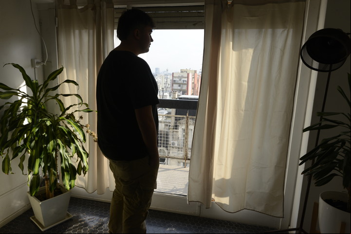 "La discapacidad empezó a ser un tema recurrente a partir de compartir mucho tiempo con un amigo de mi papá que es '' de silla de ruedas", dice Gerónimo. Foto: Ariel Grinberg