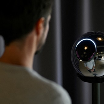 Worldcoin: qué hay detrás del polémico proyecto que ofrece dinero por escanearse el iris de los ojos