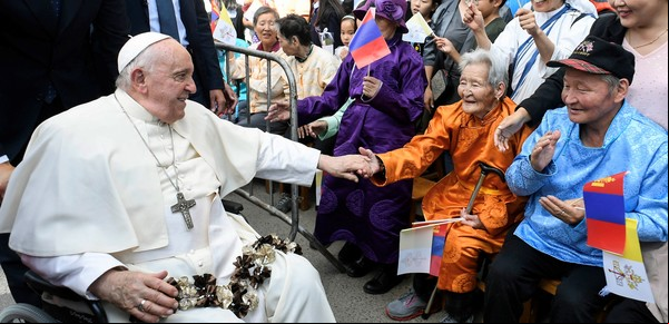 En el primer día de su histórica visita a Mongolia, el papa Francisco envía un mensaje de "unidad y paz" a China