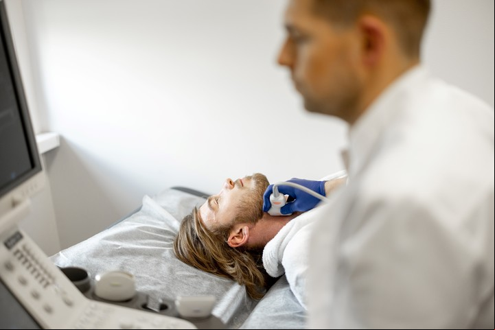La ecografía de vasos de cuello permite diagnosticar la aterosclerosis subclínica. Foto Shutterstock.