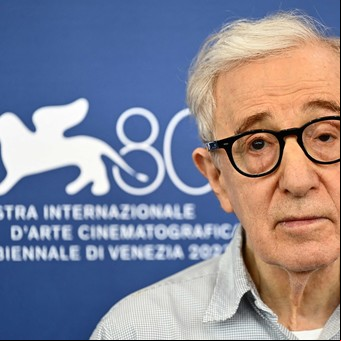 Woody Allen apareció en Venecia y sí, tiene un Golpe de suerte
