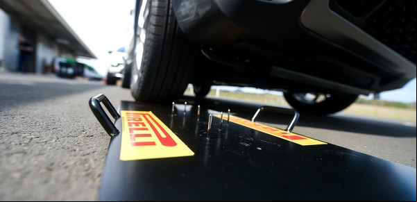 El neumático que no se pincha ni con siete clavos: cómo son las pruebas en el circuito más grande de América latina