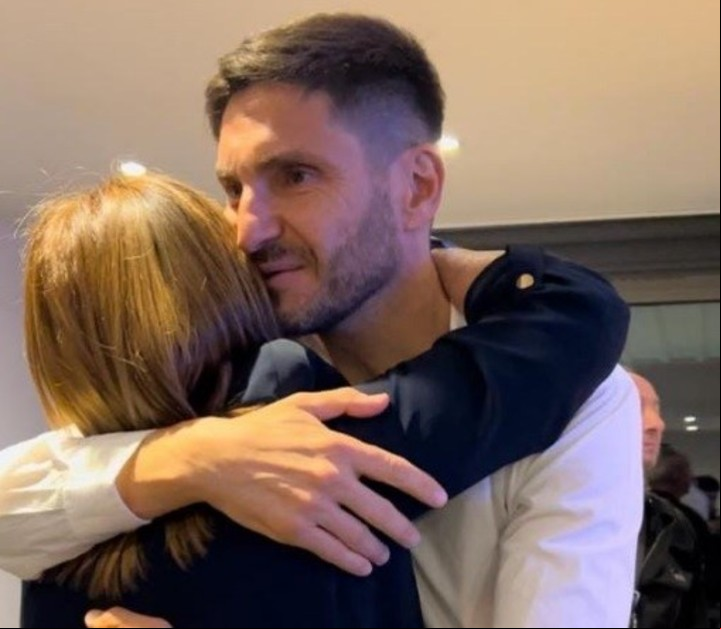 El abrazo entre Maximiliano Pullaro y la candidata presidencial Patricia Bullrich. Foto prensa