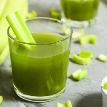 Qué beneficios tiene el jugo de apio y cómo prepararlo en pocos minutos