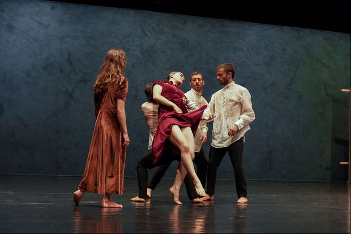 "Reflections" de Adi Boutrous estuvo en la Bienal de Danza de Lyon 2023.