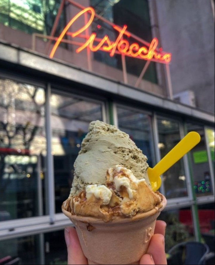 Una heladería de Chacarita se llama "Pistacchio". Tanta es la demanda que a veces falta su sabor insignia.