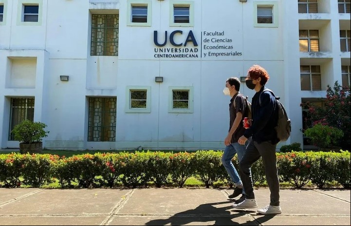 Estudiantes de la Universidad Centroamericana de Managua el año pasado. Un tribunal ordenó la confiscación de sus bienes y la detención de varios sacerdotes. Foto Oswaldo Rivas/Agence -Presse - Getty Images