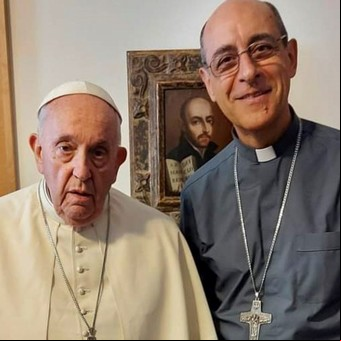 Acusan a arzobispo muy cercano al Papa de encubrir abusos sexuales en la Argentina