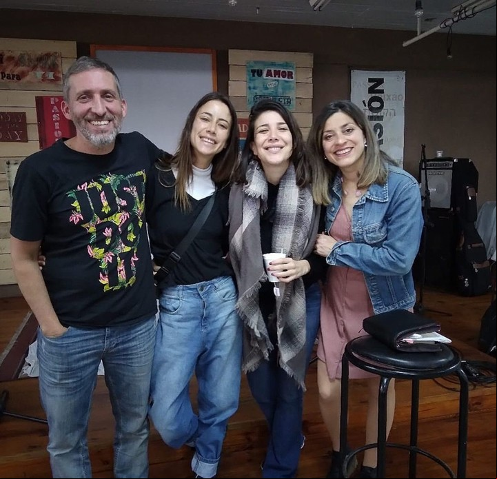 Emanuel Picone (izquierda) junto a su esposa Gretel (derecha) y Andrea Rincón.
Foto: @emapicone