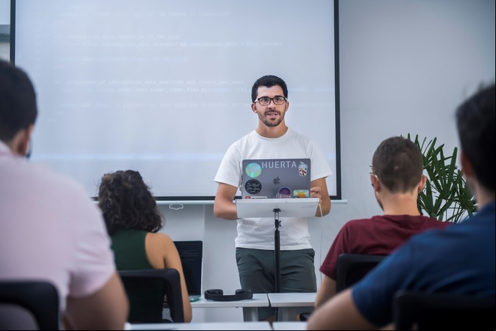 Las capacitaciones intensivas en tecnología (bootcamps) son ideales para formarse y salir rápido al mercado. Foto: Gentileza Le Wagon.