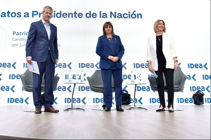 Roberto Murchison, Patricia Bullrich y Sofía Vago durante el  con los candidatos a presidente durante el 59º Coloquio de IDEA.