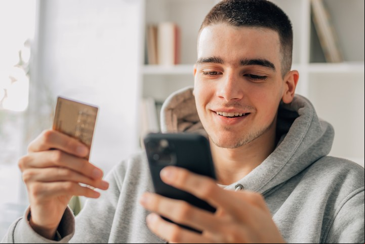 Los adolescentes son el grupo más vulnerable a las apuestas online. Foto: Shutterstock.