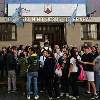 Colegios en crisis: cierra una histórica escuela de Olivos y hay protestas de los padres