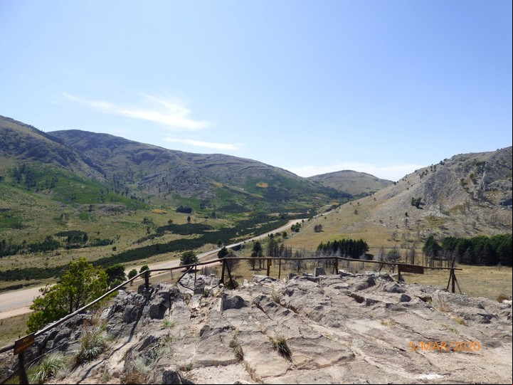 En el abra de la Ventana, la 76 llega al punto más alto de una ruta en la provincia: 500 msnm. Foto Turismo Tornquist