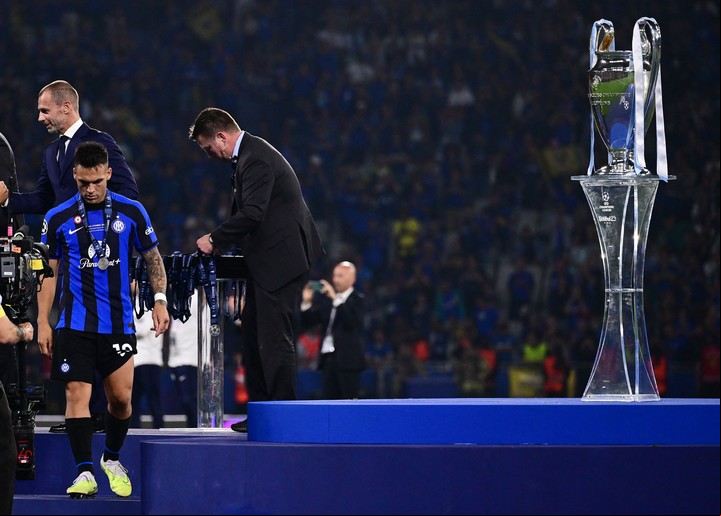 Lautaro Martínez perdió la final de la Champions League 2022/23 con Inter ante Manchester City. Foto: Marco Bertorello / AFP.