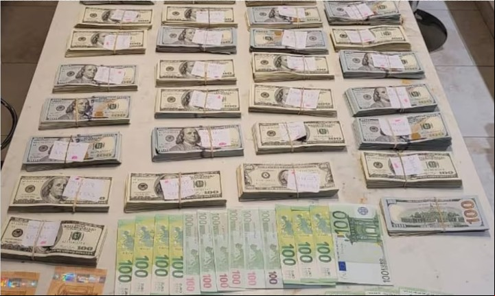 Parte de los dólares y euros allanados en la casa de Sofía Clerici.