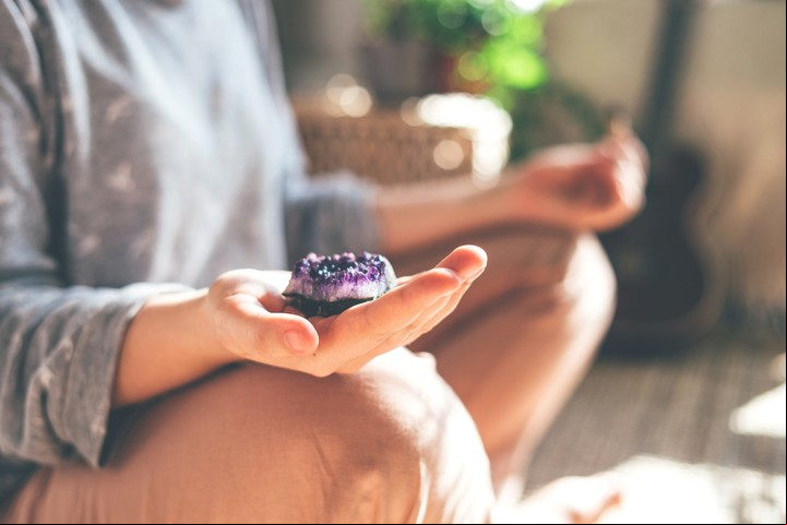 No es necesario que tu primer cristal sea el de tu signo solar, explica la gemoterapeuta Foto: ilustración Shutterstock