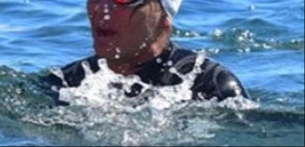Autosuperación al máximo: aprendió a flotar a los 48 años y hoy es una de las pocas nadadoras argentinas de aguas abiertas

