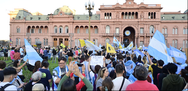 Marcha opositora contra Sergio Massa en el Obelisco y la Plaza de Mayo