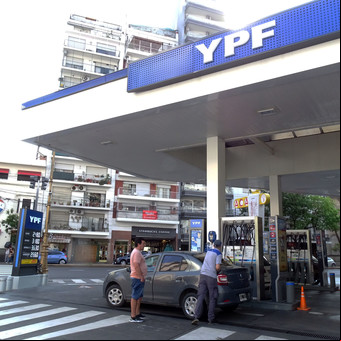 Milei confirmó que privatizará YPF: cómo se hará la venta de la petrolera estatal