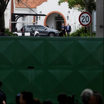 La vida de Milei en Olivos: pocas visitas, el economista que más lo vio y la llamativa ausencia de Fátima Florez