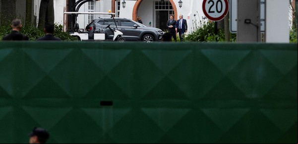 La vida de Milei en Olivos: pocas visitas, el economista que más lo vio y la llamativa ausencia de Fátima Florez