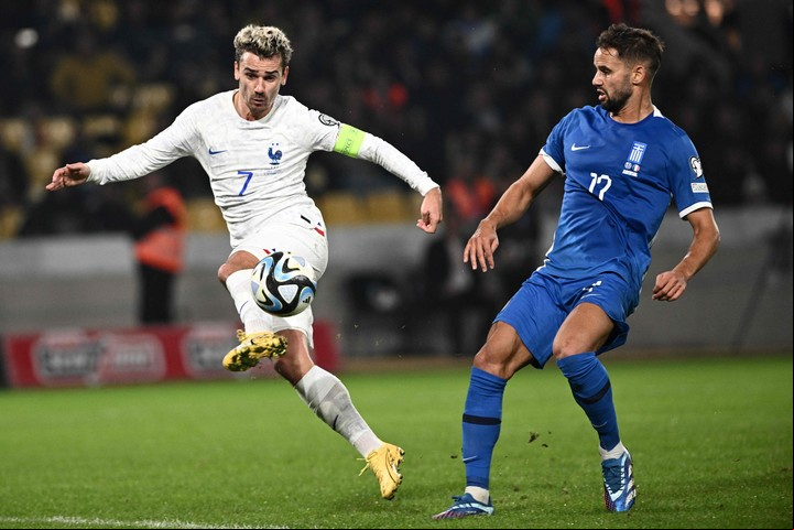 Antoine Griezmann, uno de los pocos titulares en Francia. Foto: Angelos Tzortzinis / AFP.