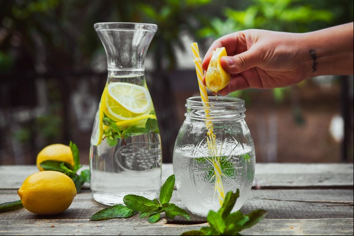 La menta le añade el toque refrescante a tu trago. Foto: Freepik.